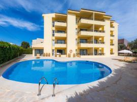 Apto con Terraza 402, hytte i Cala Millor