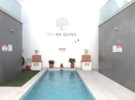 Luxury Townhouse, in Tavira Centre with shared pool, hotel di lusso a Tavira