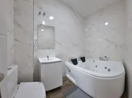 Mini Estudio JACUZZI DOBLE SEVILLA "POLIGONO INDUSTRIAL"