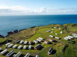 Burrowhead Holiday Village, hotel v mestu Isle of Whithorn