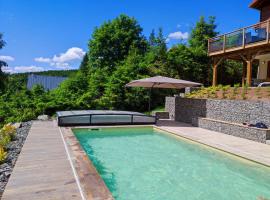 Le Cerf, chalet cocooning avec piscine et billard, hotel with pools in Ban-sur-Meurthe-Clefcy