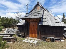 Koča Kronca - Velika planina: Stahovica şehrinde bir kulübe