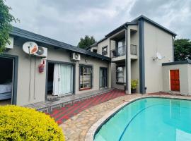 Zamambongi Guest House, guest house in Newcastle
