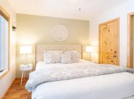 Modern Comfort on River Trail - Mountain Views, Hot Tub condo