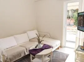 Sunny and Quiet 1 Bedroom Apt