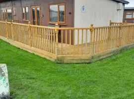 Lovely 2- bed holiday chalet perfect getaway 5 wa