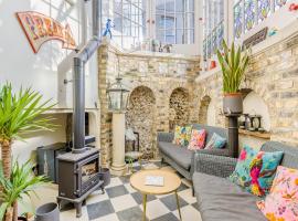 Emilys Cottage, holiday home in Broadstairs