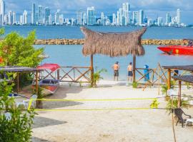 Santuario Beach Hostel – pensjonat w mieście Tierra Bomba