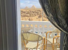 Pyramids View Apartment, hotel with parking in Giza