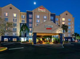 Viesnīca Fairfield Inn and Suites by Marriott Orlando Near Universal Orlando Orlando, netālu no apskates objekta tematiskais parks Universal Studios Orlando