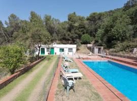 Cottage Eco-Friendly Barcelona country side, hotel with parking in La Garriga