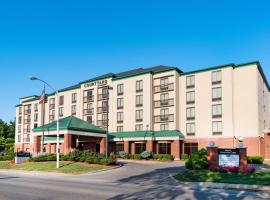 Courtyard by Marriott Bloomington, hotel with jacuzzis in Bloomington