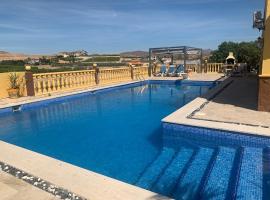 Private villa large pool elevated quiet secluded location, near Mojacar, hotell med pool i Antas