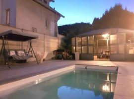 Logement à 30min de la défense avec piscine privative, hotel i Conflans-Sainte-Honorine