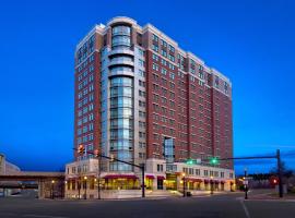 Residence Inn Alexandria Old Town South at Carlyle, хотел в Александрия