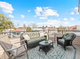 Private Rooftop & Parking - 3 Blocks to King St