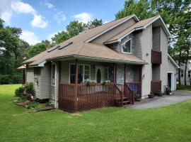 LovelyHouse!Escape&Nature!HiSpeedInternet!, hôtel à Long Pond