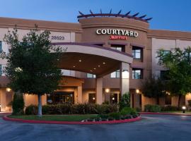 Courtyard by Marriott Santa Clarita Valencia, отель в городе Валенсия