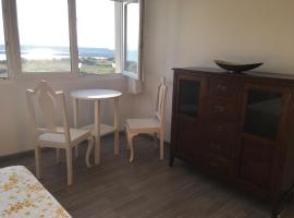 APARTAMENTOS PLAYA DE LA CONCHA, hotel i Porto de Espasante