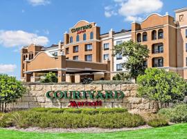 Courtyard by Marriott San Antonio SeaWorld®/Westover Hills, хотел близо до Метрополис Wanda Oriental Movie, Сан Антонио