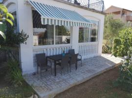 Apartment Tkon 5827b, hotel in Tkon
