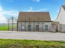 Welcoming Holiday Home in Ploegsteert with Sauna and Hot Tub, lacný hotel v destinácii Heuvelland