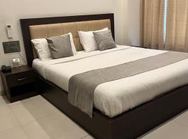 K Plus Comforts, family hotel sa Karwar