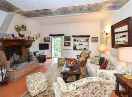 3 Bedroom Lovely Apartment In Nespolo