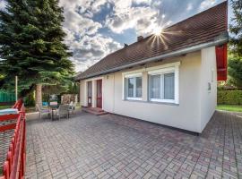 Holiday home in Balatonmariafürdo 40848, hotel in Balatonmáriafürdő