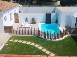 LA PALAPA alojamientos con piscina privada y cerca del mar, mire las fotos y elija el suyo, le esperamos, hotel di Chiclana de la Frontera