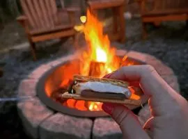 Hot-Tub 6 seater, Fire-Pit, Master King Bed, Wineries, PickleBall, Resort Amenities