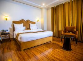 The Rich Hotel & Apartments: Lahor şehrinde bir otel