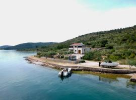 Sibenik Boats, hotel with parking in Raslina