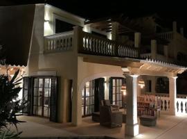 Casa Suliar mit Gemeinschaftspool und PanoramaHafenblick, hotell i Port de Soller