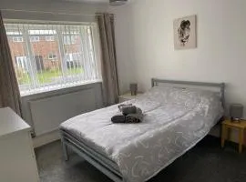 Cottage - Sleeps 4 - Pets Ok - Parking - Garden