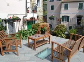 Monolocale con giardino e parcheggio privato CITRA zero zero ottanta trentuno LT 0281