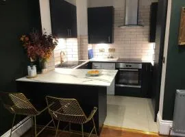 Trendy 3 Bedroom Home Close To Margate Beaches Bars Resturants 2 Night Min Stay