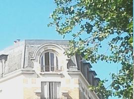 Vue sur les toits de Paris, tour Effeil, centre malakoff, chambre chez l'habitant, sans ascenseur, à deux pas de Paris, self catering accommodation in Malakoff
