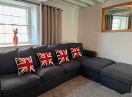 The North Wales Gathering - Hot Tub & Sleeps Up To 16, vacation rental in St Asaph