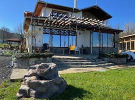 Vila Marina Ilkoni at Jrebchevo dam, cottage in Kriva Krusha