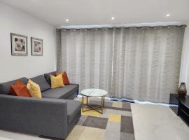 Panorama House, Luxury 2-Bedroom Apartment 2, rental liburan di Kidlington