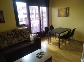 Apartamento Italia piscina aire acondicionado terraza y vistas montaña ideal para mascotas, hotel a Logroño