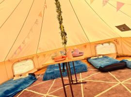 Dollys Den bell tent, hotel in St Just