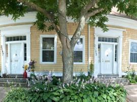 Heritage Row House in Downtown Halifax โรงแรมสำหรับครอบครัวในฮาลิแฟกซ์