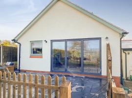 Glan Llyn Annex, holiday home in Whitford