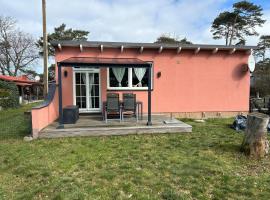 Cosy bungalow in Pepelow by the sea, holiday rental in Pepelow