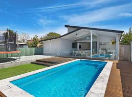 Gorgeous Getaway Toowoon Bay, holiday home in Long Jetty