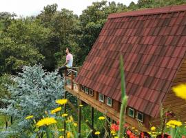 Chalets en Santa Elena en medio del Bosque, hotel en Medellín