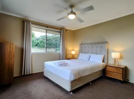 Stroll to the City Center in Minutes, apartment in Toowoomba