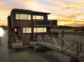 Floating Condos of Commodore 11, hotel perto de Sweetwater Music Hall, Mill Valley